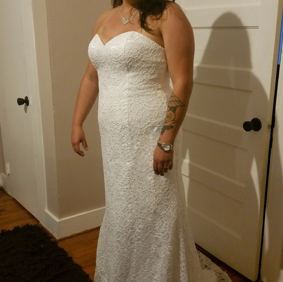 Unaltered Lace Mermaid Fit & Flare Wedding Dress - Picture 7 of 8